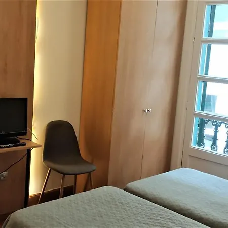 ゲストハウス ロケフェール セントラル ルームズ